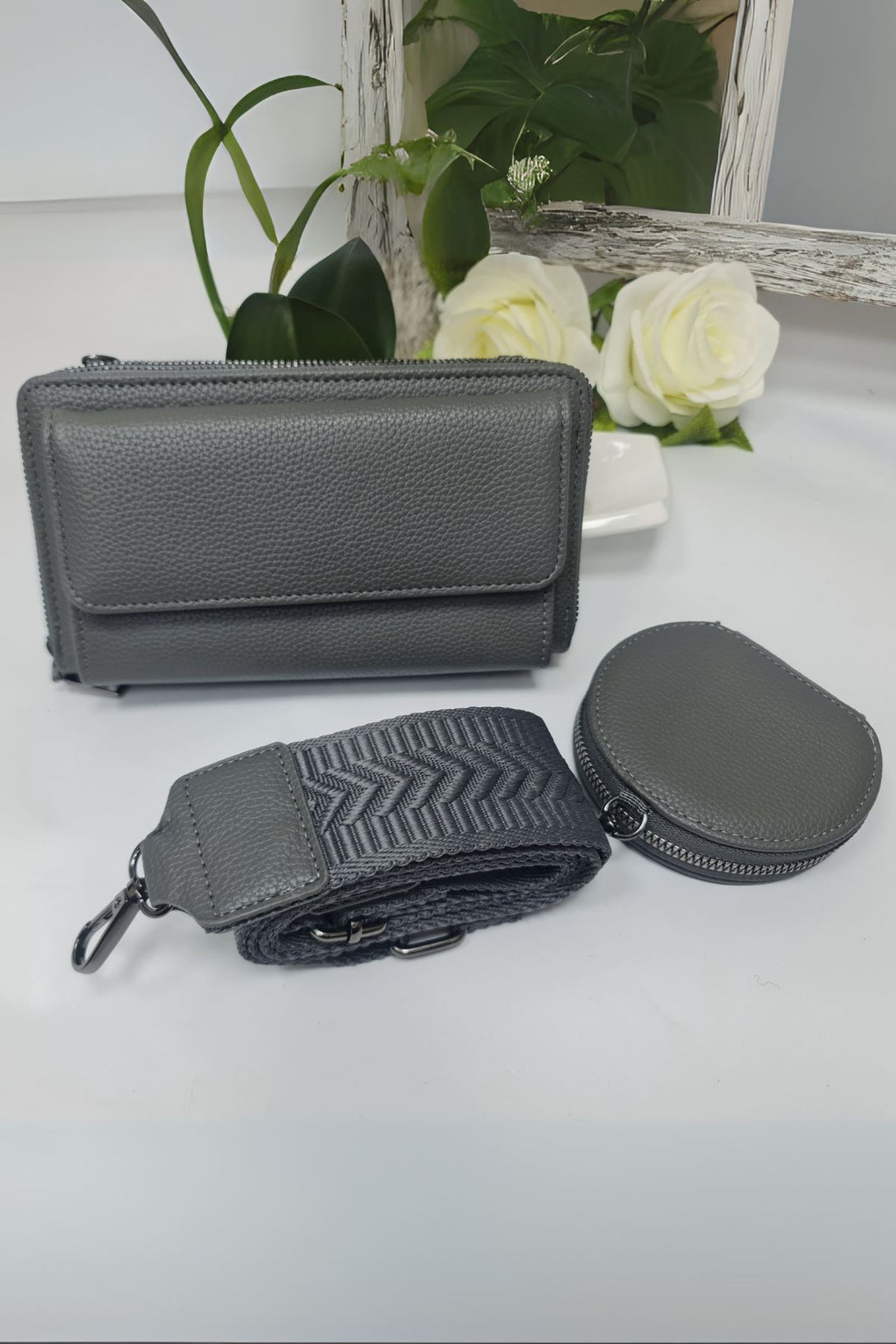 trendy adjustable strap shoulder bag
