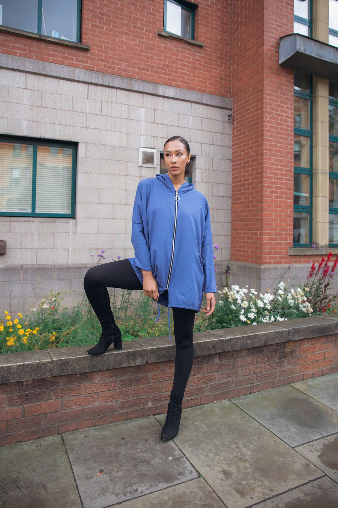 plain hoodie with drawstring hem
