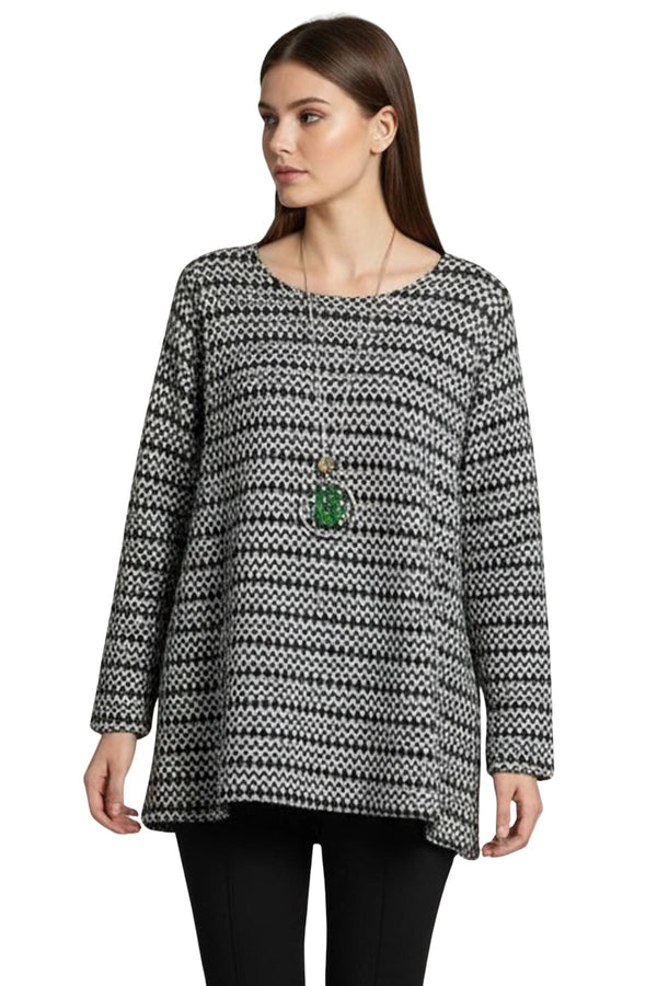 geometric dotted stripe pattern necklace top
